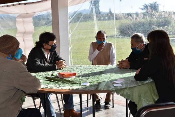 Sáenz en el albergue de ancianos del Colegio de Magistrados: “Juntos hicimos realidad esta cadena solidaria”