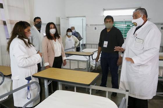 Medrano felicitó al equipo de salud del hospital del Milagro y entregó equipamiento