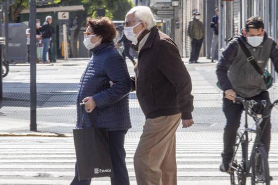 Salud Pública recomienda a personas mayores extremar las precauciones para COVID-19