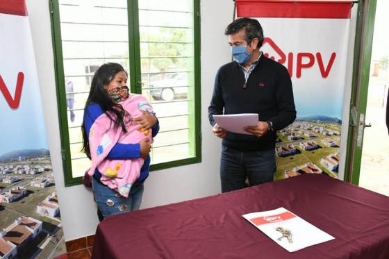 El IPV entregó 35 casas en barrio San Calixto