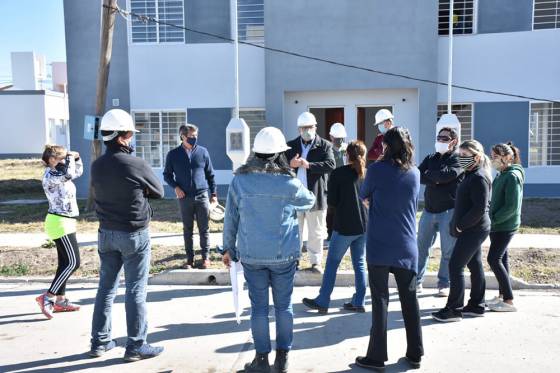 Beneficiarios de Pereyra Rozas recorrieron la obra de viviendas