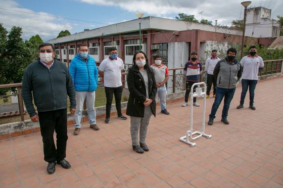 Trabajo en conjunto para colocar dispensadores de alcohol en gel en nosocomios de la provincia