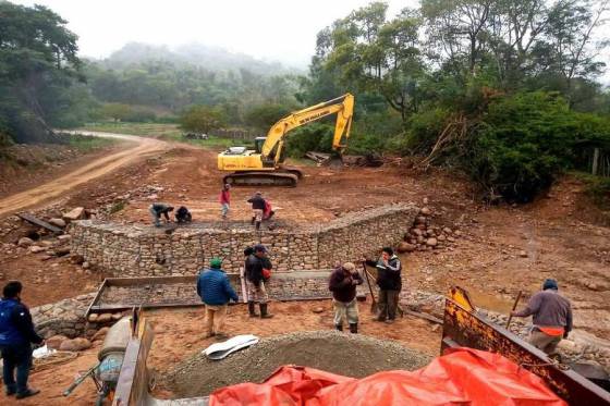 Vialidad de Salta construye un puente en Isla de Cañas