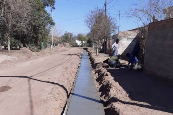 En El Tala realizan la construcción de cordón cuneta y badenes