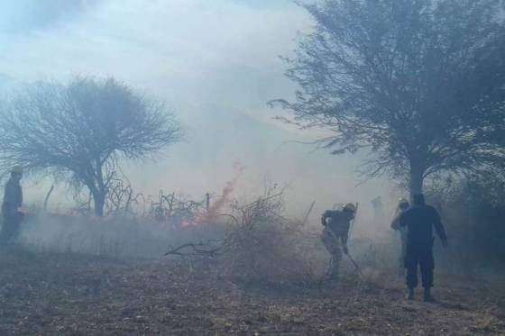 Seguridad realizó distintas tareas de asistencia tras un incendio de pastizales en Cachi