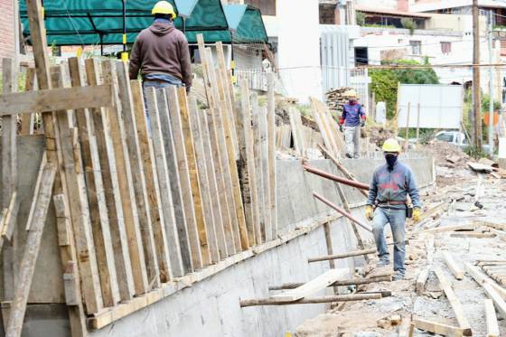 En el Hospital Oñativia se construye un edificio para servicios generales