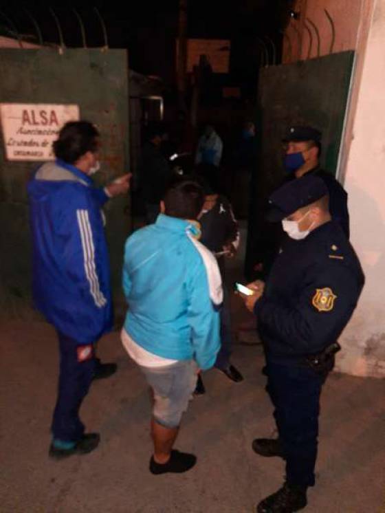 Intensos controles de seguridad sanitaria en comercios y barrios