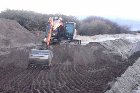 Avanza la limpieza y encauzamiento del río Chuscha en Cafayate