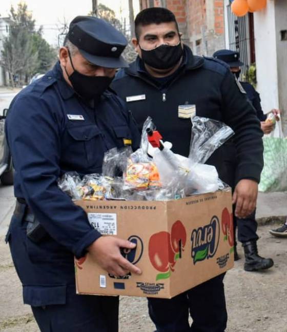 Policías comunitarios continúan su trabajo preventivo en barrios de la provincia