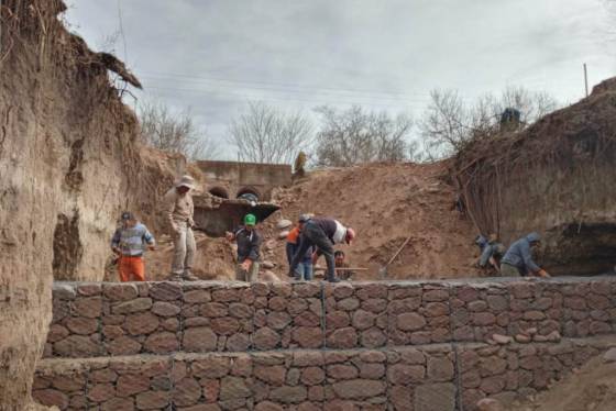 Vialidad construye gaviones de protección en la ruta provincial 6