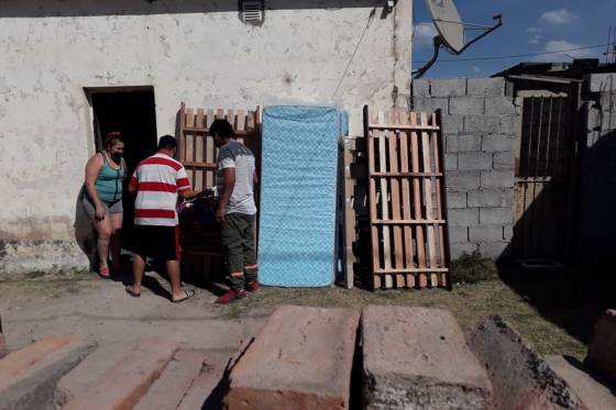 Asistencia Crítica brindó contención a víctimas del incendio de su vivienda en barrio La Paz