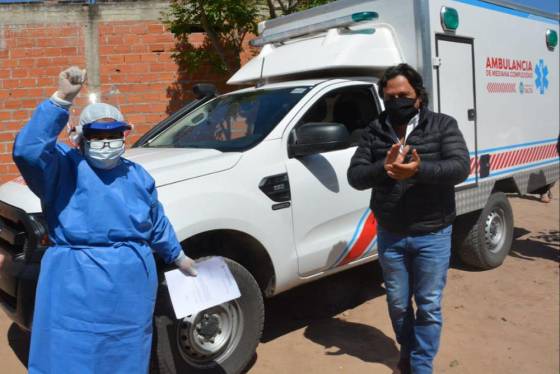 Aguas Blancas: Sáenz entregó una ambulancia y verificó refacciones en el Centro de Salud