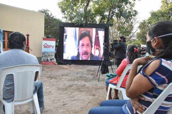 Entrega de 25 viviendas en Tartagal: “Cada vez son más los salteños que cumplen el sueño de la casa propia”