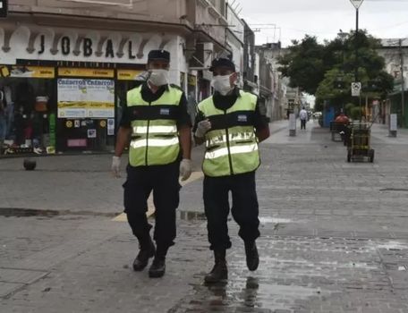 Todos los policías que contraigan COVID-19 en servicio recibirán cobertura de la ART