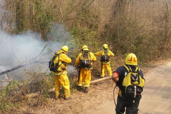 Prosiguen las tareas de sofocamiento y monitoreo de incendios en el norte provincial