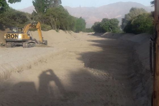 Culminaron los trabajos de limpieza y encauzamiento del río Chuscha en Cafayate