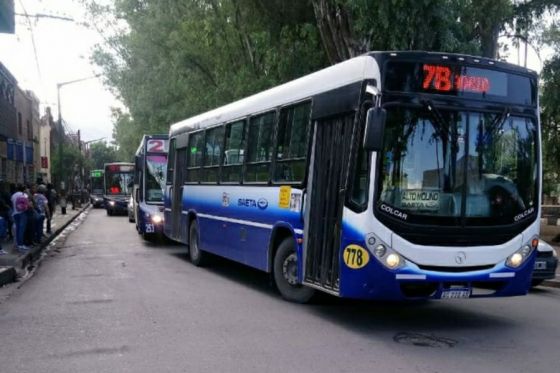 Menores de edad con turno médico podrán viajar en colectivos