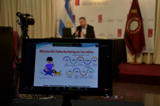 Docentes y padres se capacitaron sobre Grooming y delitos informáticos