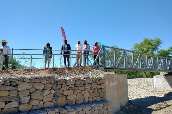 Se inauguró una pasarela en el Municipio de La Caldera