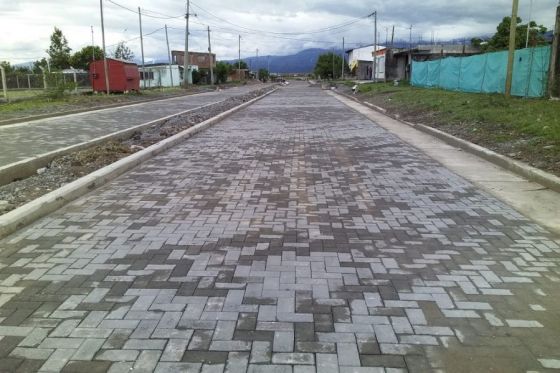 Pavimentaron el acceso a barrio El Sol de Campo Quijano