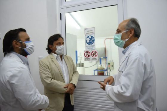 Sáenz recorrió el Laboratorio de Investigación y Biocontroladores