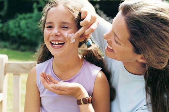 Cómo cuidar a los niños y niñas durante las actividades al aire libre