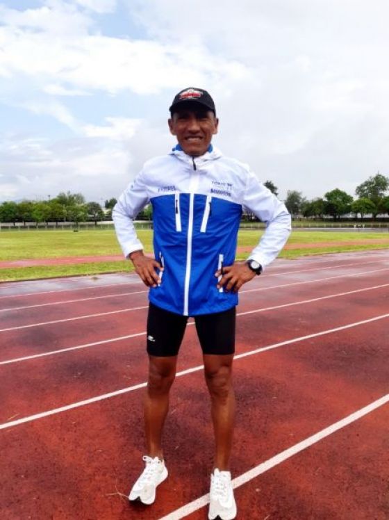 El maratonista Miguel Farfán correrá media maratón virtual en homenaje a Eduardo Chañe