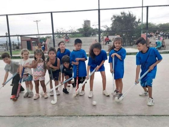 Primer Encuentro deportivo de Hockey en los Barrios