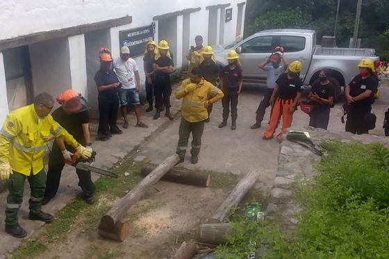 Defensa Civil capacitó a bomberos voluntarios sobre manipulación de herramientas eléctricas