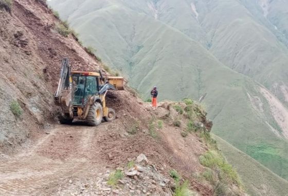 Vialidad optimiza caminos vecinales en Santa Victoria Oeste