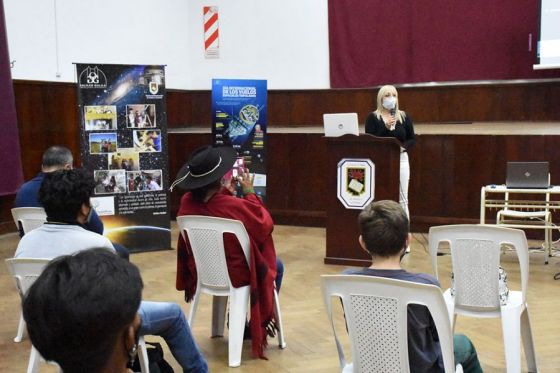 Los alumnos del colegio secundario 5058 vivieron una experiencia espacial