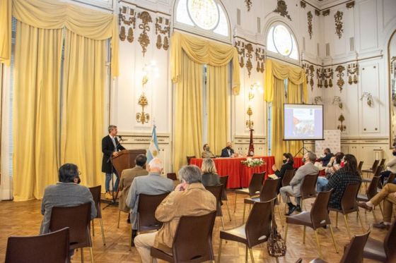 Presentaron el libro y muestra fotográfica “Fiestas religiosas del norte argentino y Luján