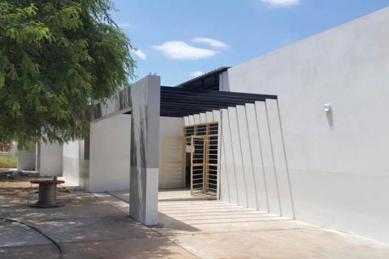 Etapa final de la construcción de una escuela de educación especial en Coronel Solá