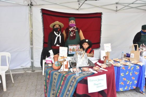 Mujeres emprendedoras de Campo Santo exhibieron productos gastronómicos en la feria Apacheta