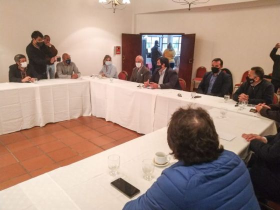 En Las Lajitas la AMT presentó el proyecto del sistema de transporte interurbano para la región