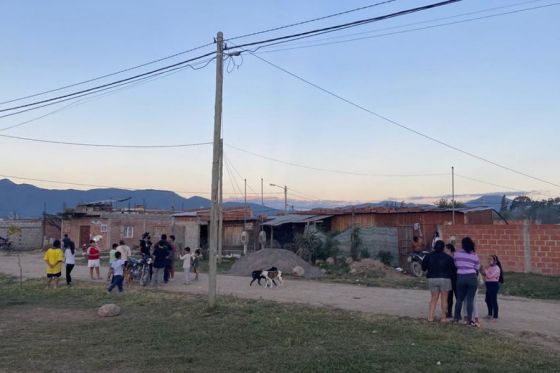 Brindan asistencia a familiares de víctima de femicidio en barrio San Calixto