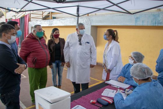 Autoridades de salud supervisaron el centro de testeo y vacunatorio COVID-19 en Güemes