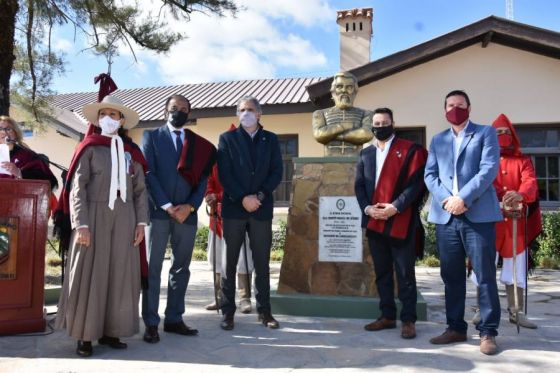 En Campo Quijano se descubrió un busto del general Martín Miguel de Güemes