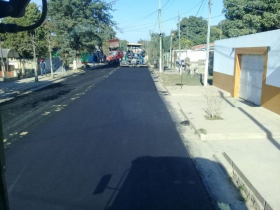 Trabajos de pavimentación en Hipólito Yrigoyen