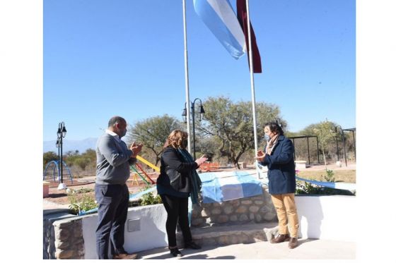 “Los espacios verdes son un lugar de encuentro”, dijo Sáenz al inaugurar una nueva plaza en La Viña