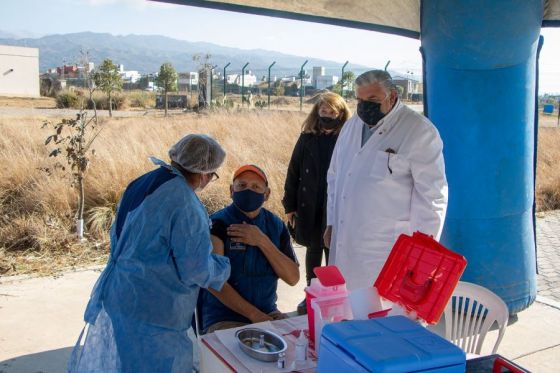 Autoridades de Salud Pública supervisaron la vacunación contra COVID-19 en el Parque Bicentenario