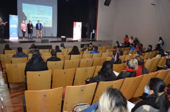 La Escuela Pública de Emprendedores comenzó su edición presencial en la Usina Cultural