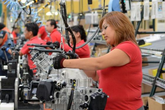 Los trabajadores que presten servicio durante un feriado deberán cobrar un monto adicional