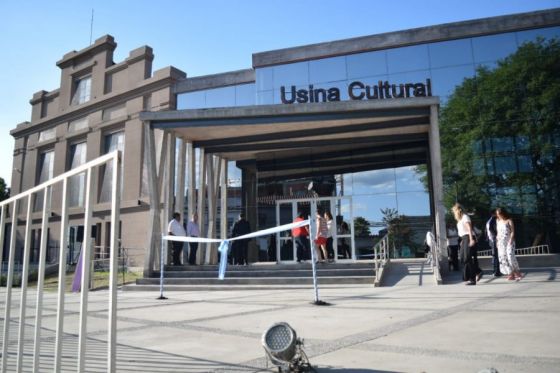 Se vacuna contra COVID-19 en la Usina Cultural de Salta