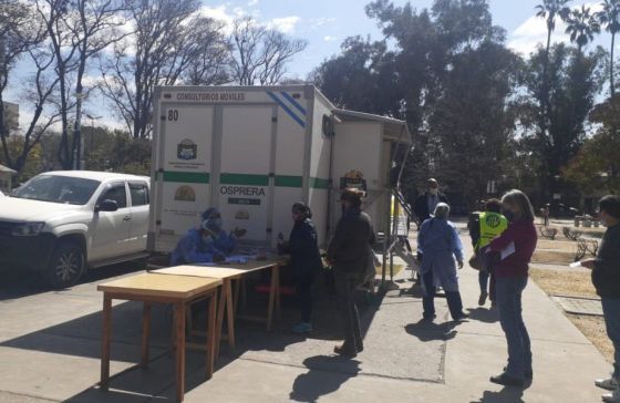 Salud Pública vacunará contra COVID-19 en el parque San Martín y la plaza 9 de Julio