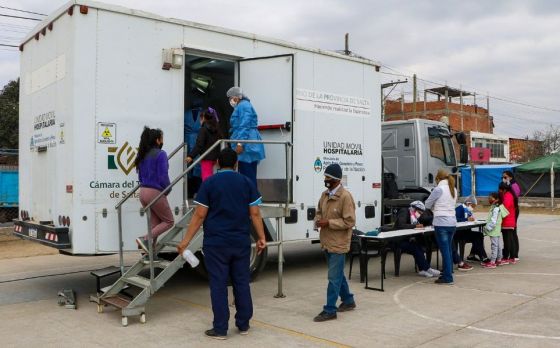 Continúa funcionando el vacunatorio móvil en la zona sur de la Capital