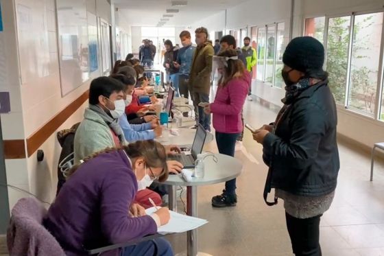 Hospitales y centros de salud que vacunarán contra COVID-19 este domingo en la Capital