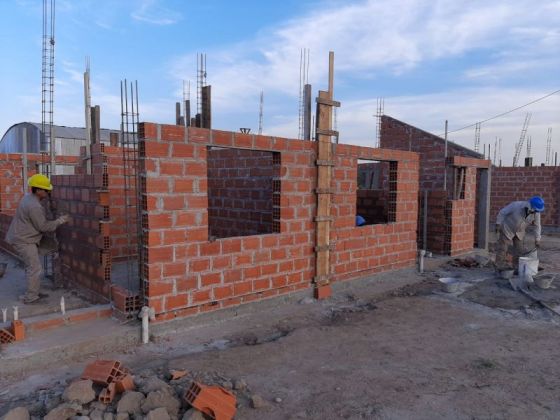 Avanza la construcción de 100 viviendas en Orán