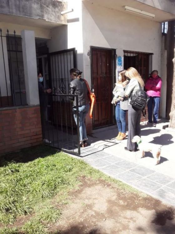 Asisten a familiares de víctima de femicidio en barrio Leguizamón