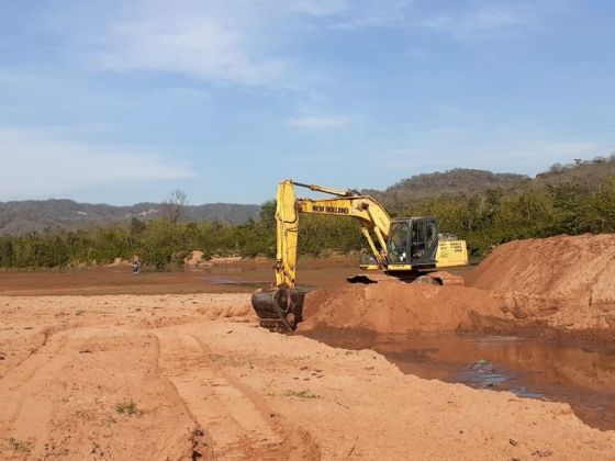 Se realizan obras en el  río Caraparí, que abastece al dique Itiyuro